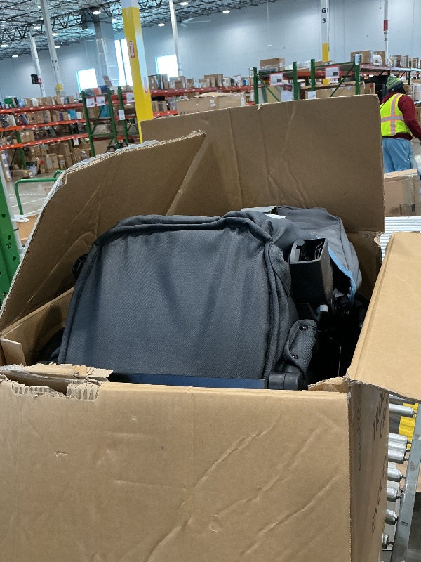 Photo 1 of *USED*
Evenflo Pivot Troop Child and Pet Modular Travel System (Bluestone Gray)