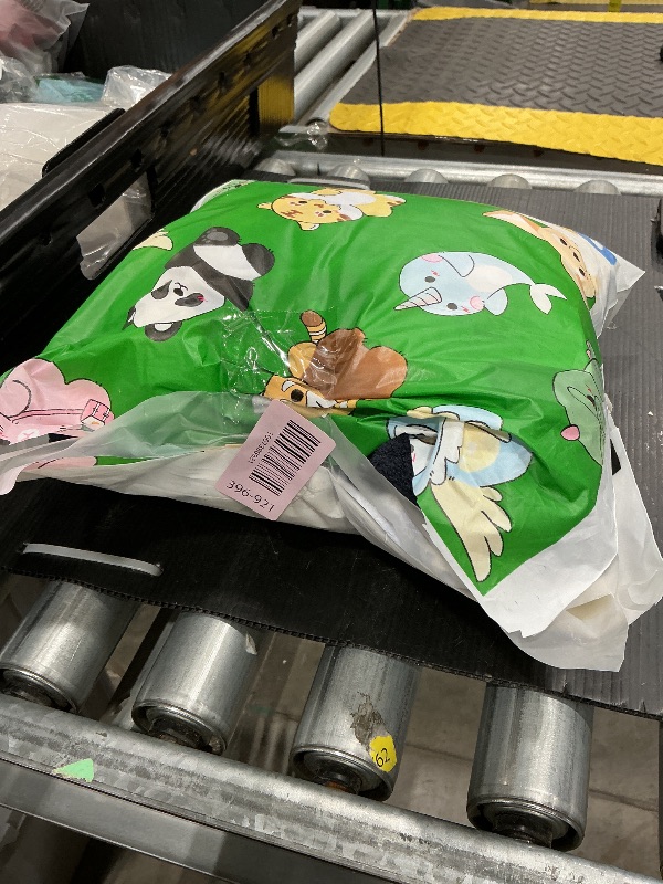 Photo 1 of **ITEM IS DIRTY/Only 1 or stinks check clerk comments**
OLAOLA Panda Hooded Kids Beach Towels for 3-12 Years Boys Girls, Soft Absorbent Kids Hooded Bath Towel Wrap, Toddler Pool Swim Towel with Hood