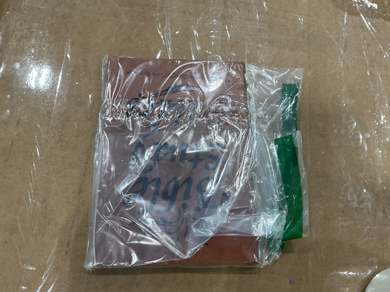 Photo 1 of *MINOR DAMAGE - USED*
66-Page Bible Study Guide & Year-Long Devotional Journal for Women: A Daily Scripture Quote and Prompt for Deepening Faith