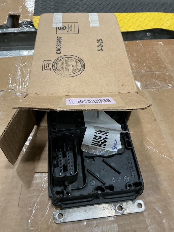 Photo 1 of *MINOR DAMAGE - USED*
GM Genuine Parts 85001638 Differential Control Module