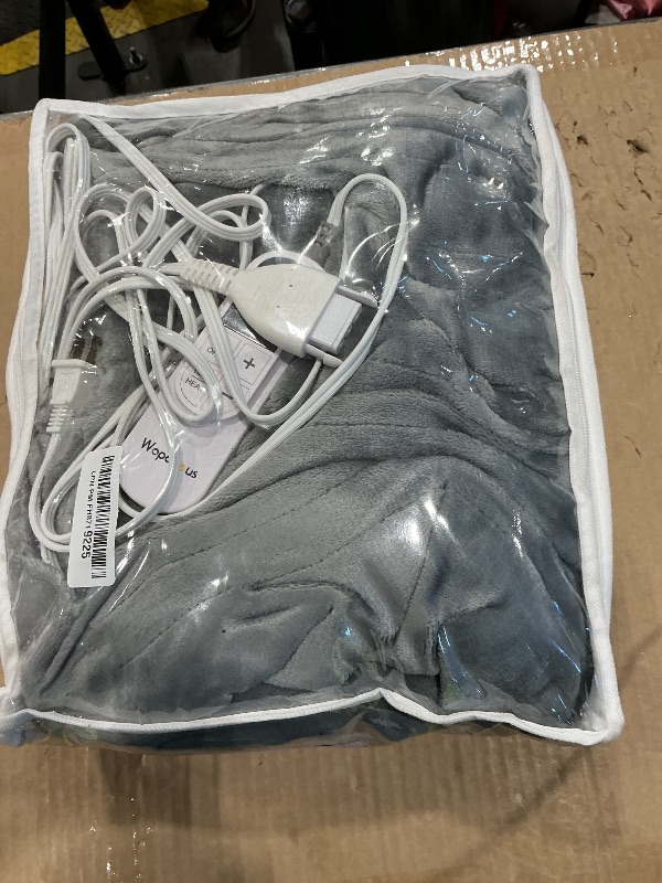 Photo 1 of *USED*
Wapaneus Heated Blanket Electric Throw 72" x 84" Full Size with 10 Heating Levels 12 Hours Time Setings and Auto-Shut Off, Flannel Fast-Heating Electric Blanket,Machine Washable,Light Grey