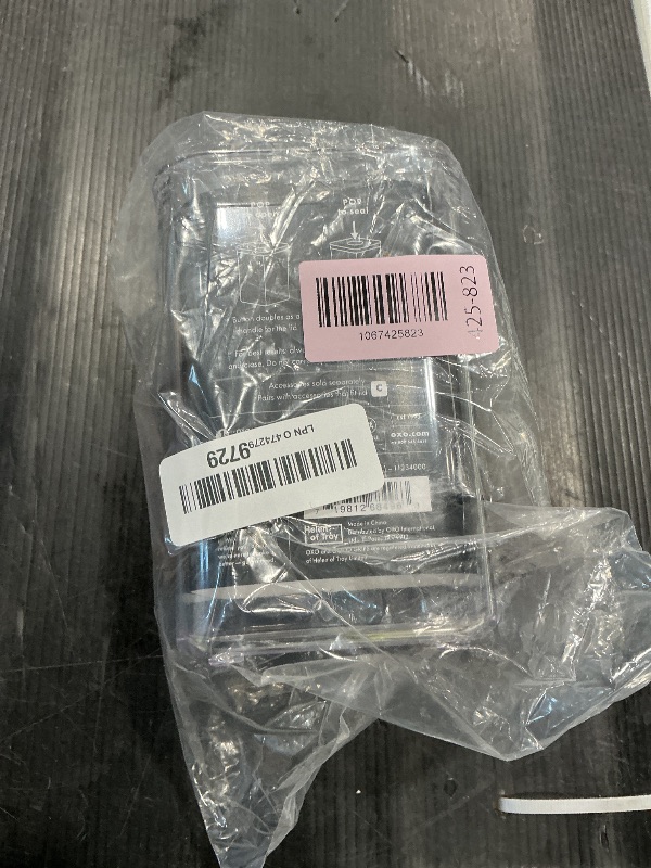 Photo 1 of **MISSING LID**
OXO Good Grips POP Container - Airtight Food Storage - Small Square Short 1.1 Qt Ideal for 1 lb of brown sugar or confectioner's sugar