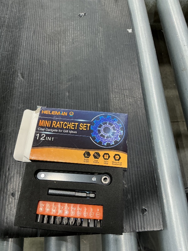 Photo 1 of *USED*
Right Angle Screwdriver Stocking Stuffers - Mini Ratcheting 90 Degree Offset Bit Set EDC Gear Pocket Screwdriver Low Profile Ratchet for Tight Space Sewing Machine Tool Gifts for Men Women