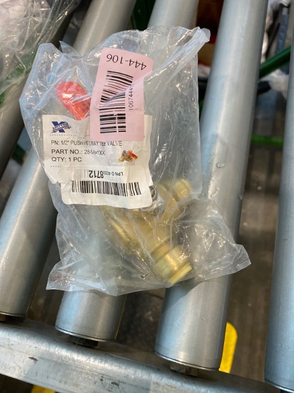 Photo 1 of *Untested*
XFITTING Push Fit 1/2 Inch x 1/2 Inch Push Fit x 1/2 Inch Push Fit 3 Way Tee Valve