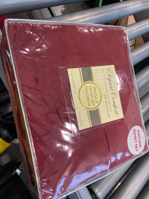 Photo 1 of *USED*
Elegant Comfort Luxury Super-Soft Coziest 1500 Thread Count Egyptian Quality 2-Piece Pintuck Design Duvet Cover Set, (Insert Comforter Protector) Wrinkle-Free, Twin/Twin XL, Red