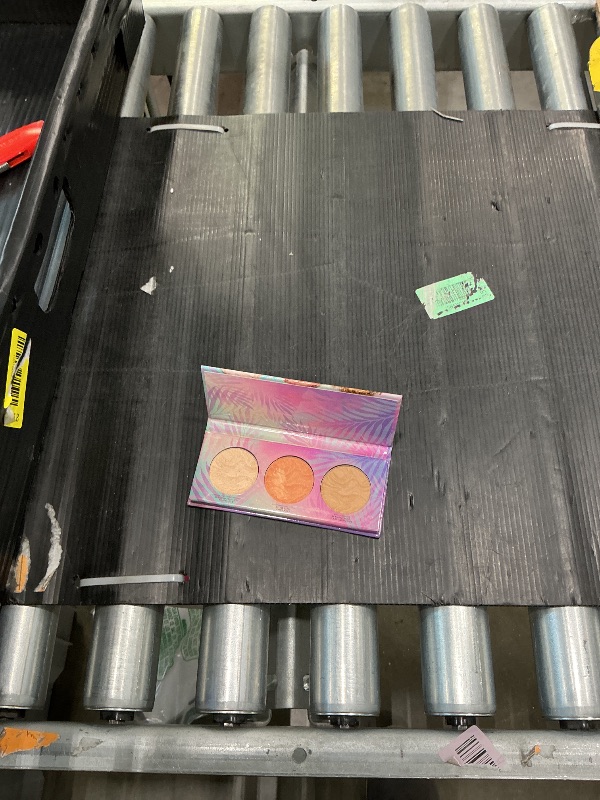 Photo 1 of *MINOR DAMAGE - USED*
Physicians Formula Murumuru Butter Bronzer Face Powder Makeup Set, Dermatologist Tested, Vegan & Cruelty-Free - Glow Face Palette