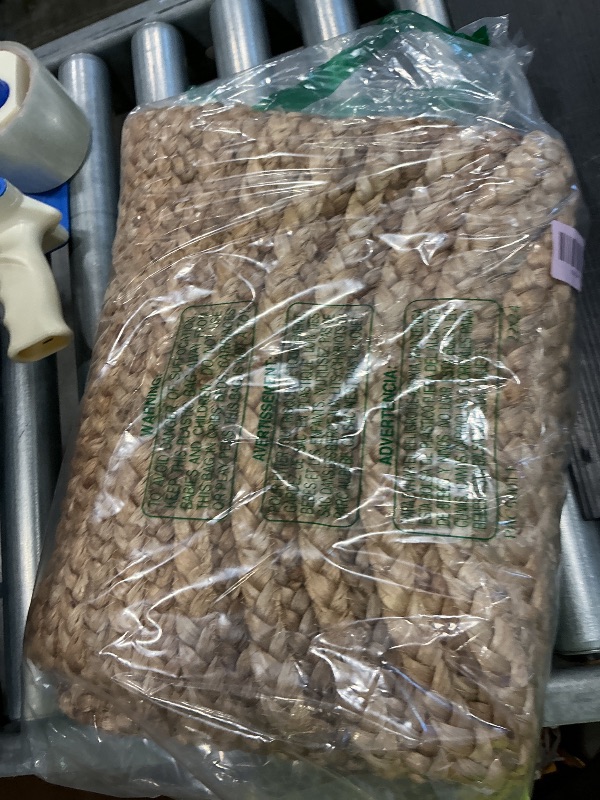 Photo 1 of *bamboo round rug/look at pic*