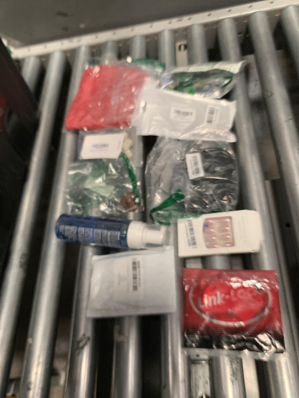 Photo 1 of ** SOLD AS IS BUNDLKE OF MISCELLANEOUS AND SORTED GOODS **