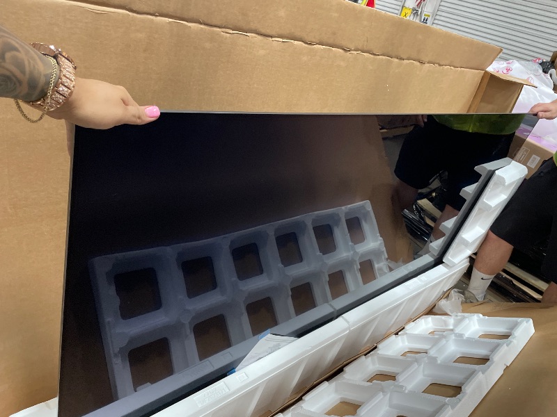 Photo 1 of **DAMAGED**LG 77-Inch Class OLED evo AI 4K C5 Series Smart TV w/Dolby Atmos, Dolby Vision, HDR10, AI Super Upscaling 4K, Filmmaker Mode, Wow Orchestra, Alexa Built-in (OLED77C5PUA, 2025)