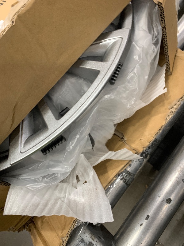 Photo 1 of ***DAMAGED - SEE NOTES/PICTURES***
One Hub Cap Cracked
TangMiGe 4 Pack Universal Hubcaps Replacement R16 Wheel Covers, Steel Wheel Rim Cover for Most Cars Sedans SUV Trucks, 16" 16 in inch Hub Caps (Silver Color, 16 inch)