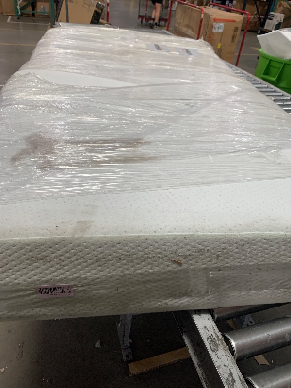 Photo 1 of **cover is dirty** Zinus Green Tea Memory Foam Mattress 8 Inch, Pressure-Relieving Comfort & Full-Body Support, Naturally Fresh, Medium Firm Feel, CertiPUR-US & Oeko-TEX Certified Safe Materials, Twin
