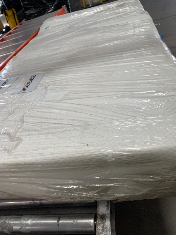 Photo 1 of **cover is dirty** Zinus Green Tea Memory Foam Mattress 8 Inch, Pressure-Relieving Comfort & Full-Body Support, Naturally Fresh, Medium Firm Feel, CertiPUR-US & Oeko-TEX Certified Safe Materials, Twin