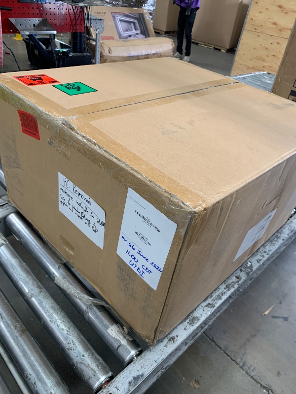 Photo 1 of **MISSING RAM AND CPU** Corsair Vengeance i8300 Gaming PC – Liquid Cooled Intel® Core™ Ultra 9 285K, NVIDIA® GeForce RTX™ 5090 GPU, 64GB Dominator Titanium RGB DDR5 Memory, 2+4TB M.2 SSD – Black