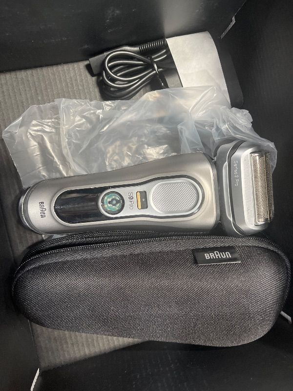 Photo 1 of *USED POWERS ON*BUTTON BROKEN*MISSING PARTS*Braun Series 9 PRO Electric Shaver, Pro SensoAdapt, 6in1 SmartCare Center, Wet & Dry Razor, SILVER
RETAIL INCORRCT