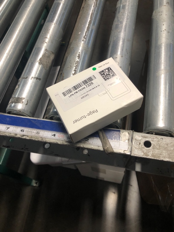 Photo 1 of [Case-Friendly] Remote Control Page Turner Ring for Kindle Paperwhite Oasis Scribe Kobo eReaders, Camera Camcorder Remote Controls, Page Turner Clicker for iPhone ipad Tablets with Storage Bag Green