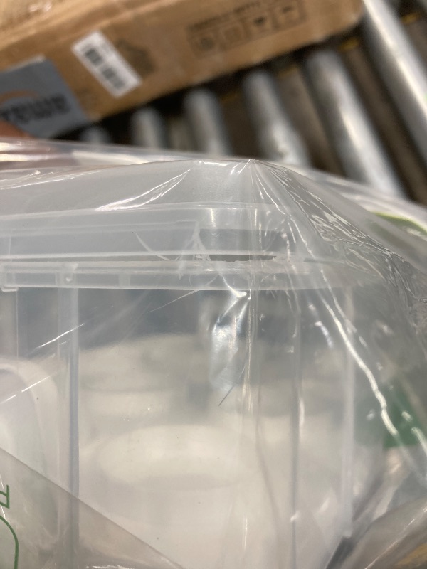 Photo 1 of ***LID IS CRACKED***Snapware (12 Cupcakes Plastic Detachable Cupcake Carrier Storage Container With Lid and Handle, Freezer Dishwasher Microwave Safe***LID IS CRACKED***