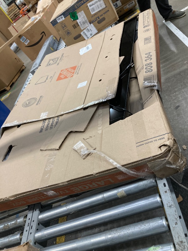 Photo 1 of ****No Return
Roku Smart TV – 55-Inch Select Series, 4K HDR TV – Roku TV with Enhanced Voice Remote – Flat Screen LED Television with Wi-Fi for Streaming Live Local News, Sports, Family Entertainment