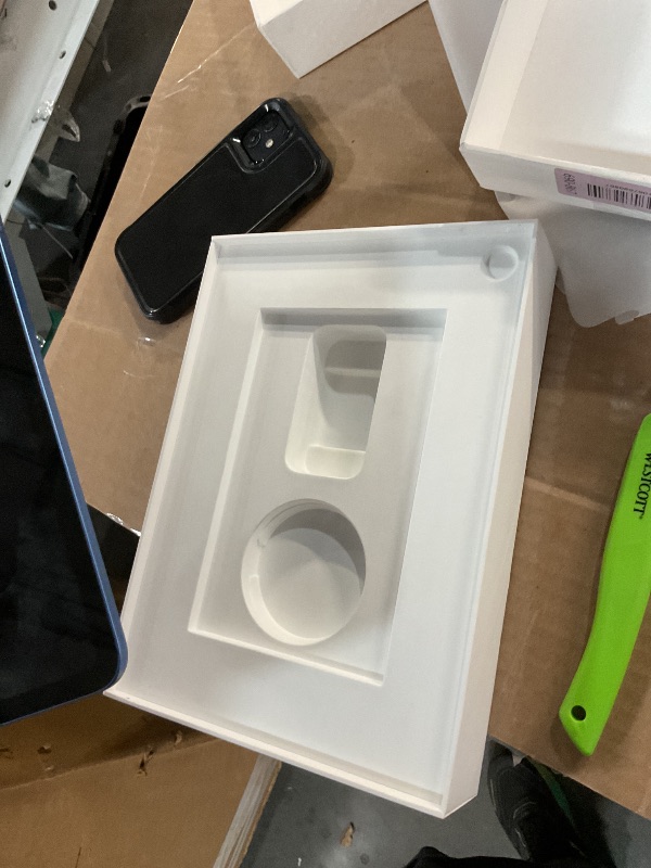 Photo 1 of ***Damaged screen *** Apple iPad 11-inch: A16 chip, 11-inch Model, Liquid Retina Display, 128GB, Wi-Fi 6, 12MP Front/12MP Back Camera, Touch ID, All-Day Battery Life — Blue