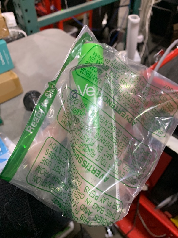 Photo 1 of *USED** CeraVe Hydrating Toner for Face Non-Alcoholic with Hyaluronic Acid, Niacinamide, and Ceramides for Sensitive Dry Skin, Fragrance-Free Non Comedogenic, Full Size, 6.8 Fl Oz