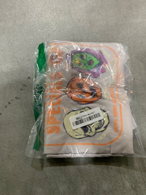 Photo 1 of ****STOCK PHOTO SIMILAR TO ITEM****
Silver Shamrock Novelties Halloween Specials T-Shirt Small