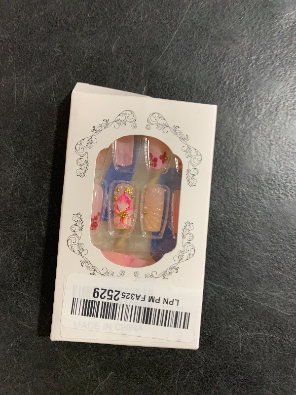 Photo 1 of 24Pcs Summer Press on Nails Medium Square Fake Nails with Pearl Rhinestones Designs Gold Starfish Seashell Glue on Nails 3D Flower Acrylic Nails Beach False Nails French Tip Stick on Nails for Women