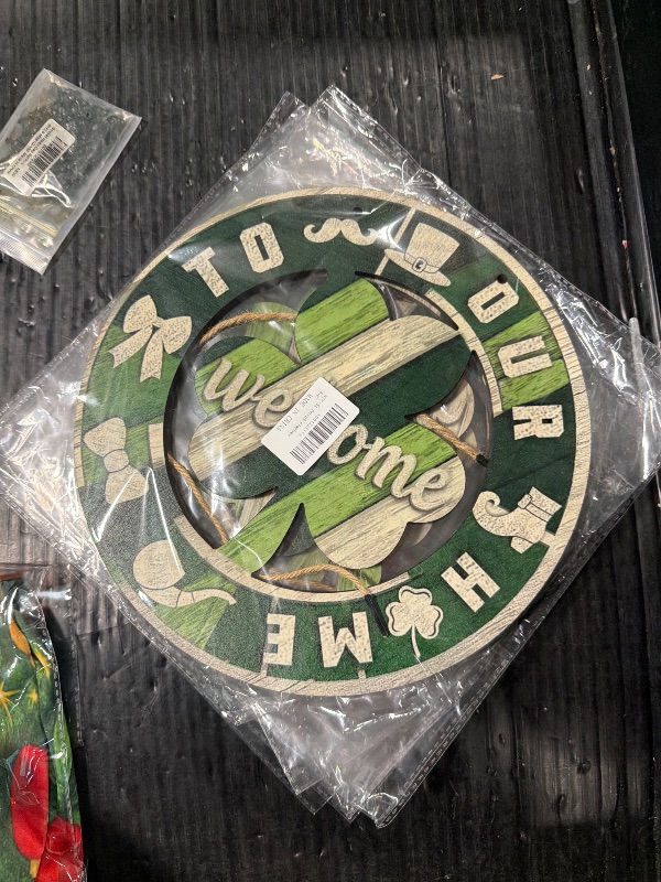 View 2 of **BUNDLE OF 5** 
?Wooden St Patrick's Day Decoration Shamrock Door Wreath, Retro ST Patricks Day Decor for Front Door Sign Wall Signs Shamrock Clover Spring Decoration, Irish Sign Welcome Hanging (St Patrick's Day)