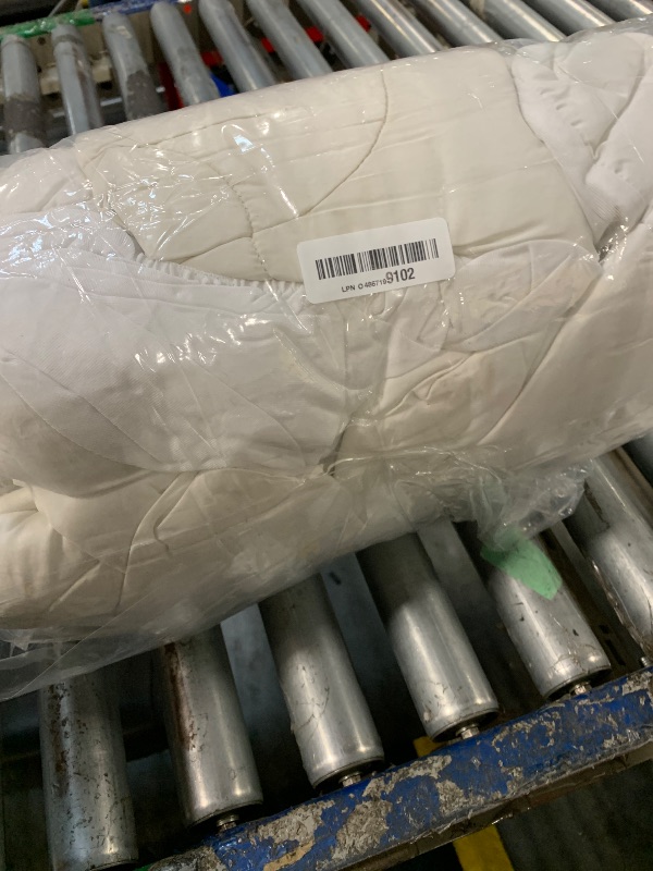 Photo 1 of **USED - MINOR DAMAGE**
Decroom 5 Inch Memory Foam Mattress Topper Queen for Back Pain Relief, Filled with Breathable Memory Foam Pillow Topper Soft Fluffy Supportive Bed Mattress Pad, 80x60x5 Inch