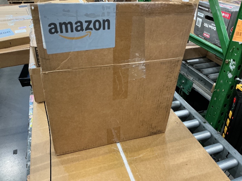 Photo 1 of *USED*
Awjcsv Couch Cover for Dogs Washable, Fuzzy Pet Couch Covers for 3 Cushion Sofa Pet Friendly, Non Slip Sofa Cover (White, 27.6" x 82.7"/70 x 210cm)