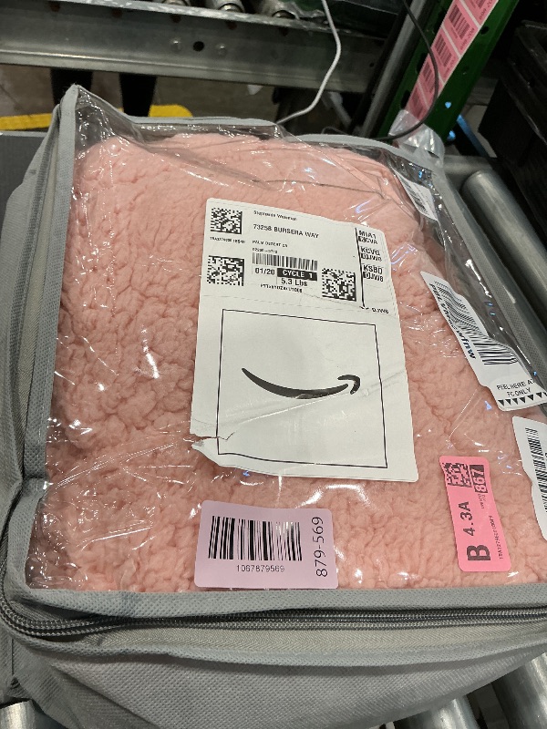 Photo 1 of **USED**MOTESQQZZ Sherpa Weighted Blanket for All Season,Both Sides Pink 5Lbs, 36 x 48 inches, Reversible Velvet Soft Plush Weighted Blanket for Adult Better Sleep