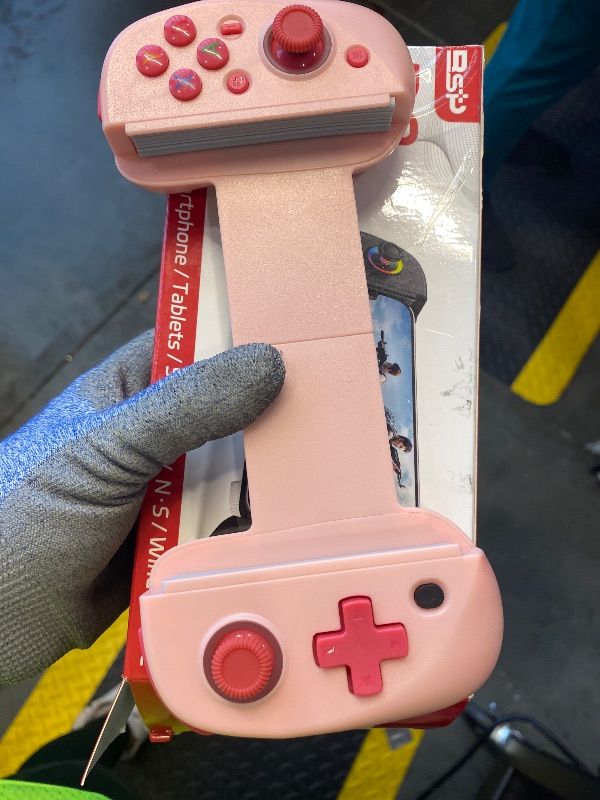 Photo 1 of *UNTESTED*
arVin Mobile Gaming Controller for iPad/Tablet[Within 5-10"] Phone Game Controller for iPhone/Android with RGB Hall Effect Joystick/Turbo/6-Axis Gyro/Vibration/Support Streaming on Xbox/PS4/PC Console