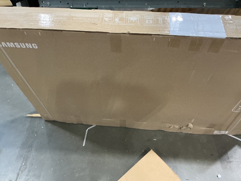 Photo 1 of *USED*
Hisense 43" TV