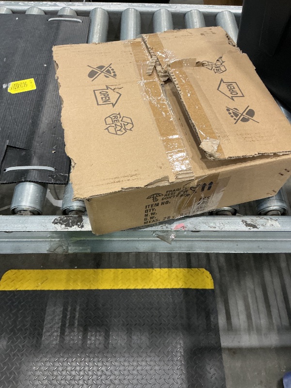 Photo 1 of *MISSING PARTS*
32W Flush Mount Modern LED Ceiling Lights, White Small Hallway Ceiling Light, Cool White 6000K Acrylic LED Ceiling Light Fixtures, Close to Ceiling Lights for Bedroom Dining Room Kitchen Bathroom