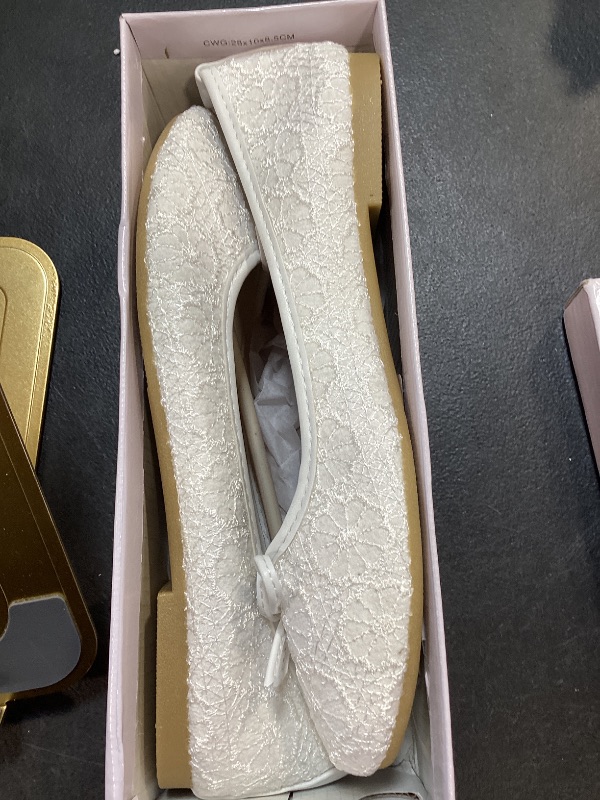 Photo 1 of White women flats