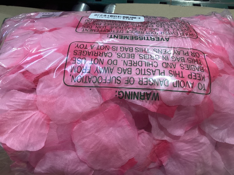 Photo 1 of CODE FLORIST 1500 PCS Silk Rose Petals for Valentine's Day,Fake Rose Petals for Romantic Night,Wedding,Proposal Anniversary Flower Decorations(Separated,Scented,Light Pink&Hot Pink)