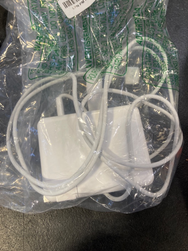 Photo 1 of 140W Charger for MacBook Pro 16/14 inch Mac Air 15/13 inch ?Original Quality? 2021-2025 M1–M4 2m/6.6FT Magnetic 3 Cable LED & Type C Fast Charger Power Adapter (Between 2021-2025)