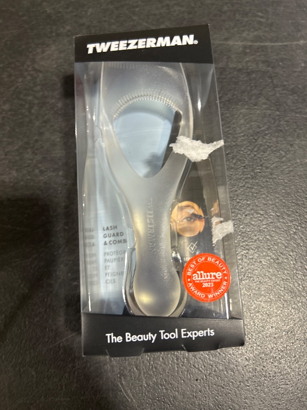 Photo 1 of Tweezerman Lash Guard & Comb