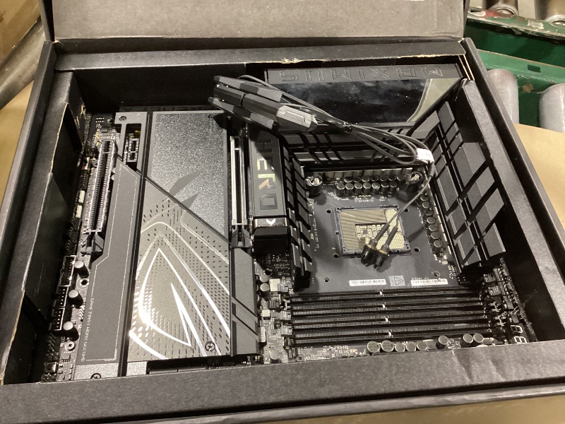 Photo 1 of ASUS ROG Maximus Z890 Hero Intel® Z890 LGA 1851 ATX Motherboard, Advanced AI PC-Ready, 22+2+1+2 Stages, DDR5, WiFi 7, 3X PCIe® 5.0 M.2, Thunderbolt™ 4, USB Type-C®, AI Overclocking/Cooling/Networking