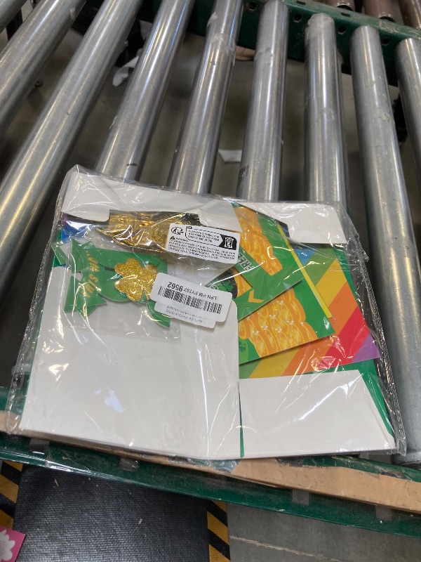 Photo 1 of SWIMEE Leprechaun Trap Kit St. Patrick's Day DIY Craft Catch a Leprechaun Trap Kit St. Partrick Day Party Supplies for St Patrick's Day Decorations Activity Gift (Leprechaun 1)