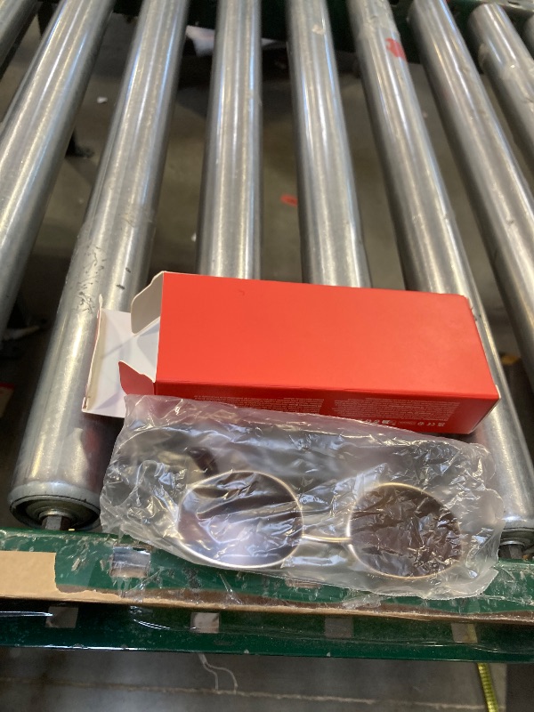 Photo 1 of livho Retro Polarized Sunglasses - UV400 Protection, Oval Shape, Metal Frames - Matching Soft Case Inlcuded