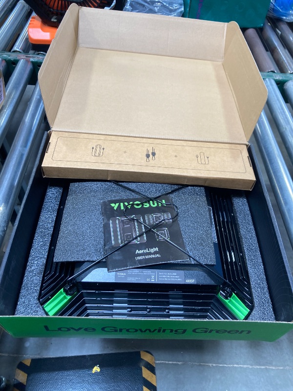 Photo 1 of VIVOSUN AeroLight Wing AW200, Tunable Spectrum, LED Grow Light 200W with Integrated Circulation Fan, Compatible with App, Used with Controller E42A/E25 to Achieve More Functions