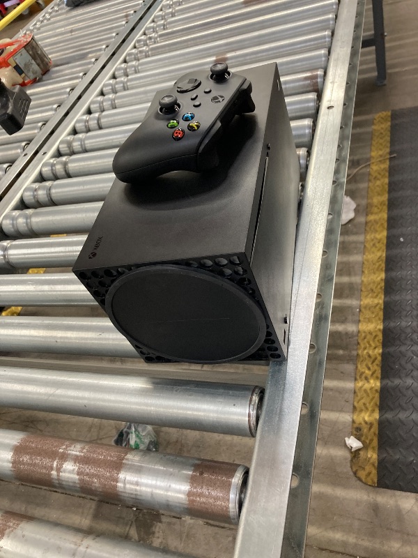 Photo 1 of ***its doesnt work, only use for parts, not return, not refund** Xbox Series X - Gaming Console - 1TB SSD - Includes Wireless Controller - 4K Gaming - 120FPS - Carbon Black