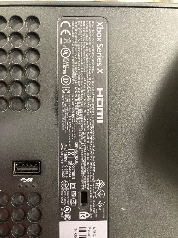Photo 1 of ***its doesnt work, only use for parts, not return, not refund** Xbox Series X - Gaming Console - 1TB SSD - Includes Wireless Controller - 4K Gaming - 120FPS - Carbon Black