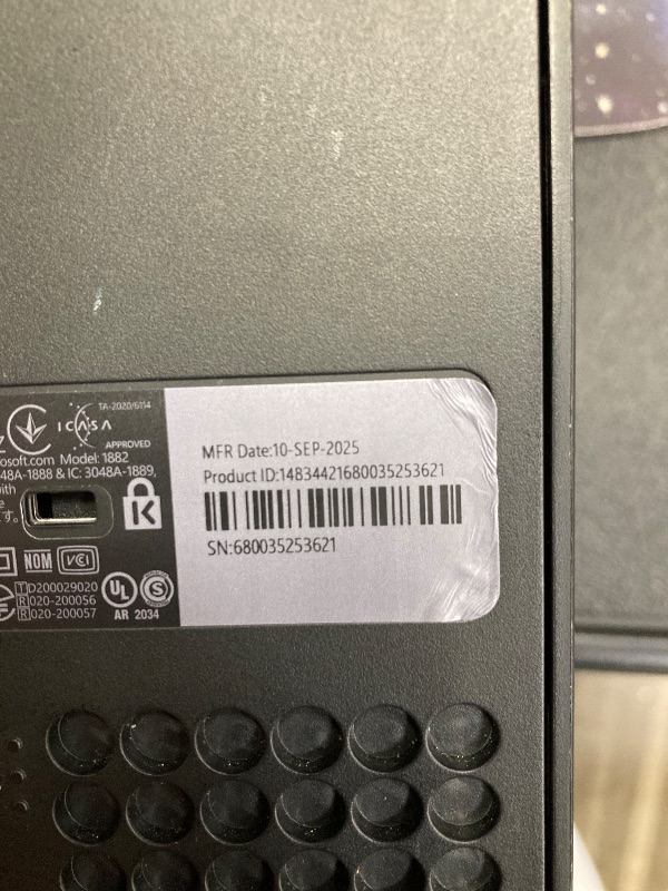 Photo 1 of ***its doesnt work, only use for parts, not return, not refund** Xbox Series X - Gaming Console - 1TB SSD - Includes Wireless Controller - 4K Gaming - 120FPS - Carbon Black