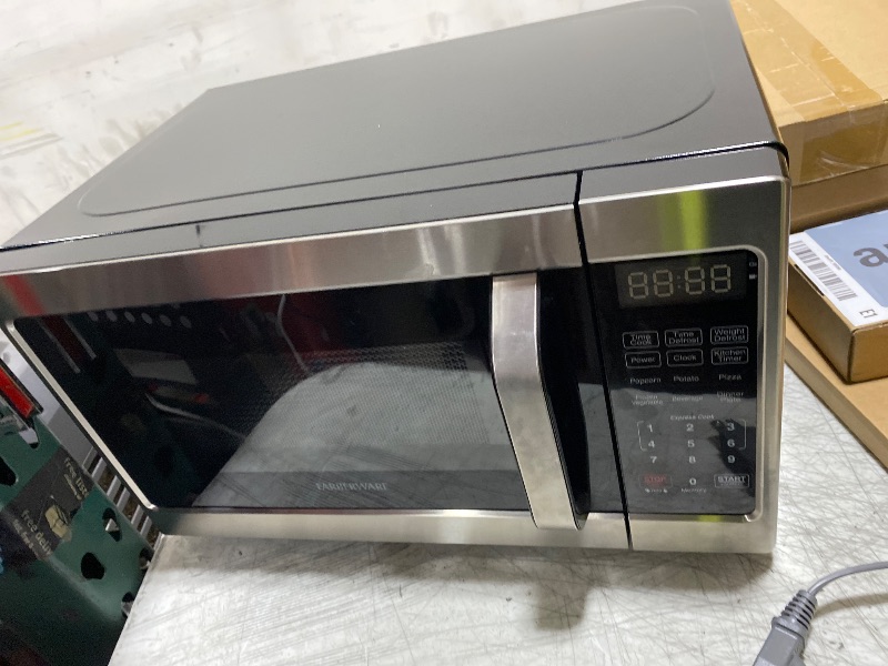 Photo 1 of Farberware 0.9 Cu. Ft. Countertop Microwave Oven – 900 Watts Power, Auto Cook Settings, Defrost, Easy Clean and Child Safety Lock - Stainless Steel
***** PARTS ONLY ***