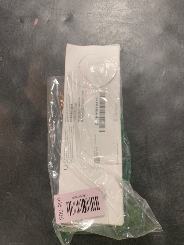 Photo 1 of Apple Watch SE (2nd Gen) (GPS + Cellular, 40mm) - Midnight Aluminum Case with Midnight Sport Band, S/M (Renewed)