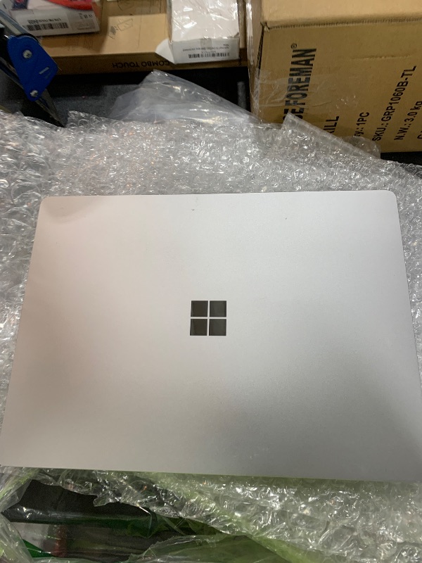 Photo 1 of Microsoft Surface Laptop 3 13.5in Touchscreen Intel i5 8GB RAM 256GB SSD Win 10 (Renewed)