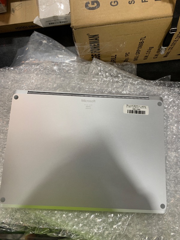 Photo 1 of Microsoft Surface Laptop 3 13.5in Touchscreen Intel i5 8GB RAM 256GB SSD Win 10 (Renewed)