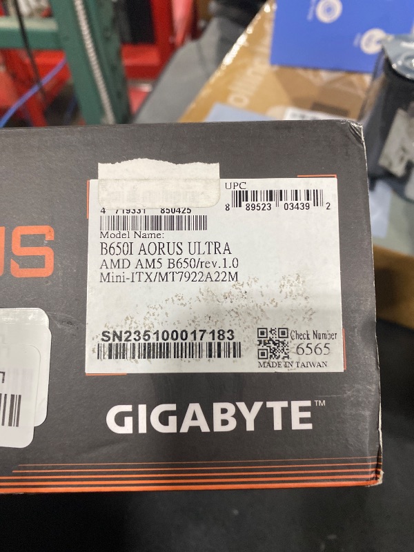 Photo 1 of GIGABYTE B650I AORUS Ultra AMD AM5 ITX Motherboard, Support Ryzen 9000/8000/7000 Series, DDR5, 8+2+1 Power Phase, PCIe 5.0 M.2, USB-C 3.2 Gen 2, WIFI6E, 2.5GbE, EZ-Latch, Q-Flash, RGB Fusion