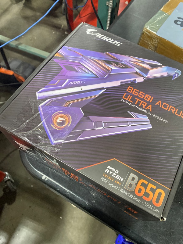 Photo 1 of GIGABYTE B650I AORUS Ultra AMD AM5 ITX Motherboard, Support Ryzen 9000/8000/7000 Series, DDR5, 8+2+1 Power Phase, PCIe 5.0 M.2, USB-C 3.2 Gen 2, WIFI6E, 2.5GbE, EZ-Latch, Q-Flash, RGB Fusion