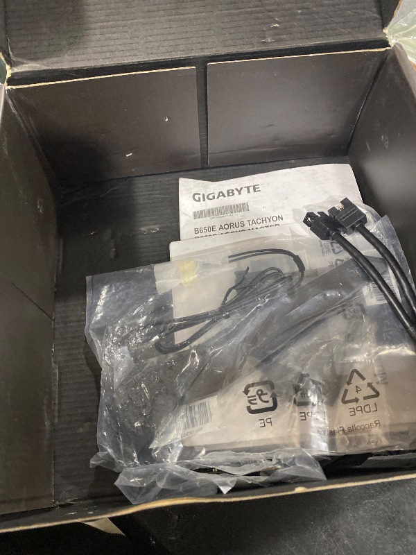 Photo 1 of GIGABYTE B650I AORUS Ultra AMD AM5 ITX Motherboard, Support Ryzen 9000/8000/7000 Series, DDR5, 8+2+1 Power Phase, PCIe 5.0 M.2, USB-C 3.2 Gen 2, WIFI6E, 2.5GbE, EZ-Latch, Q-Flash, RGB Fusion